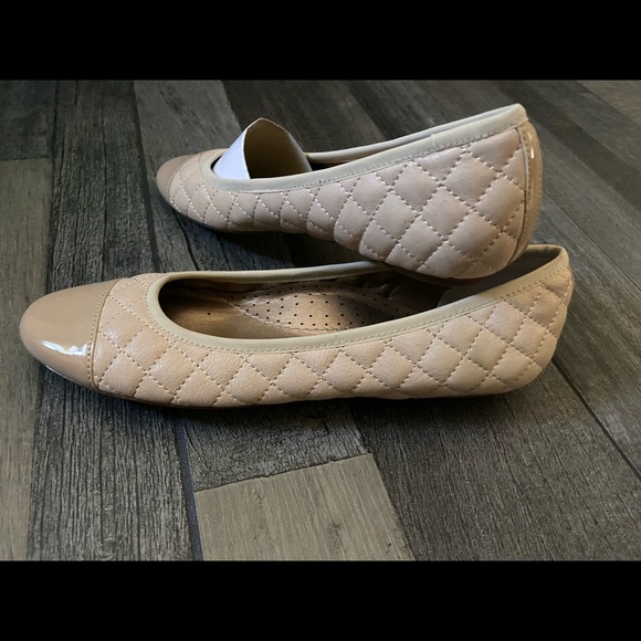 COPY - Vaneli tan/cream flats size 7N - Picture 3 of 4